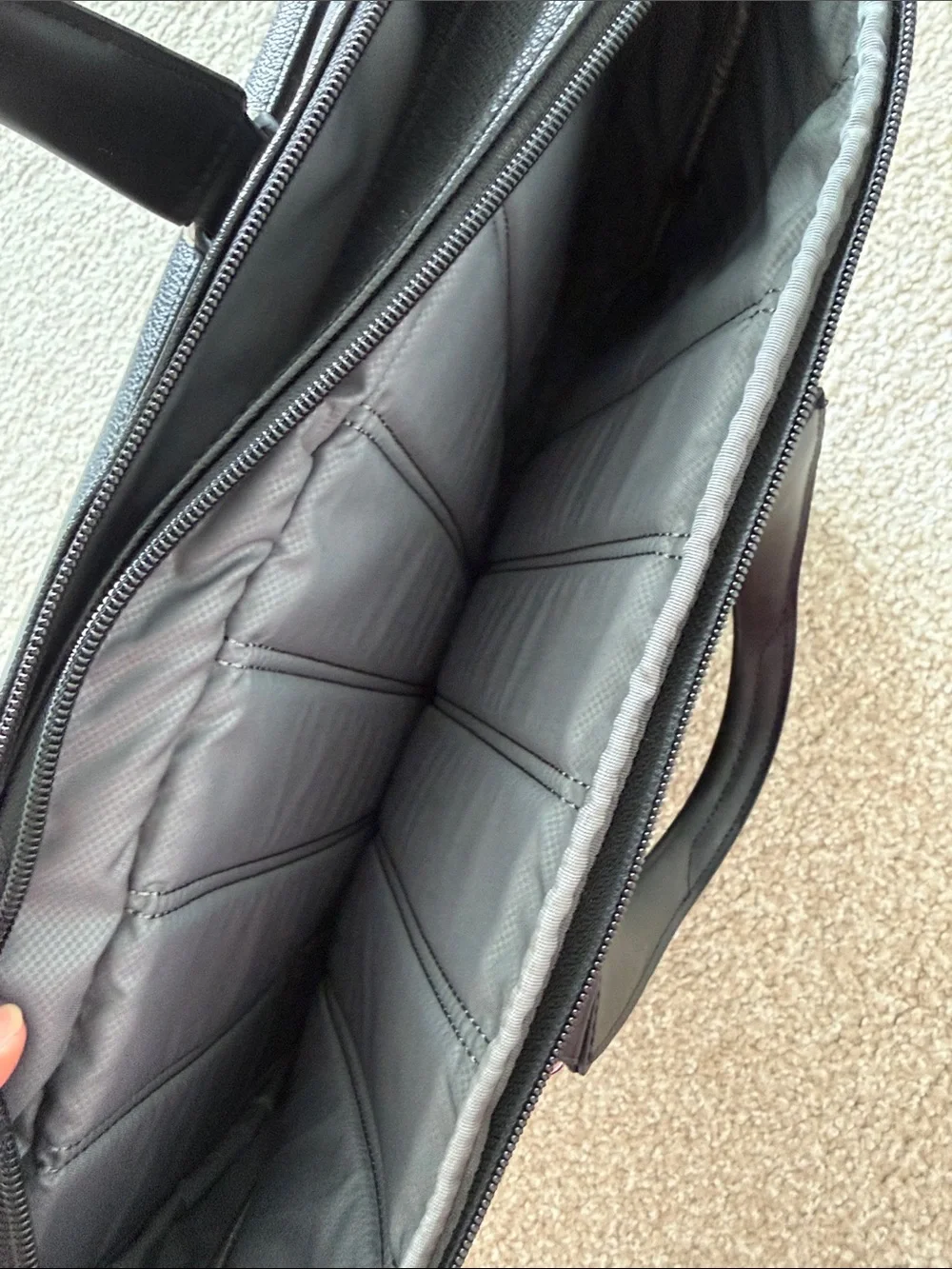 Tumi Black oakfield Leather Men’s Briefcase with Front Zip Pocket